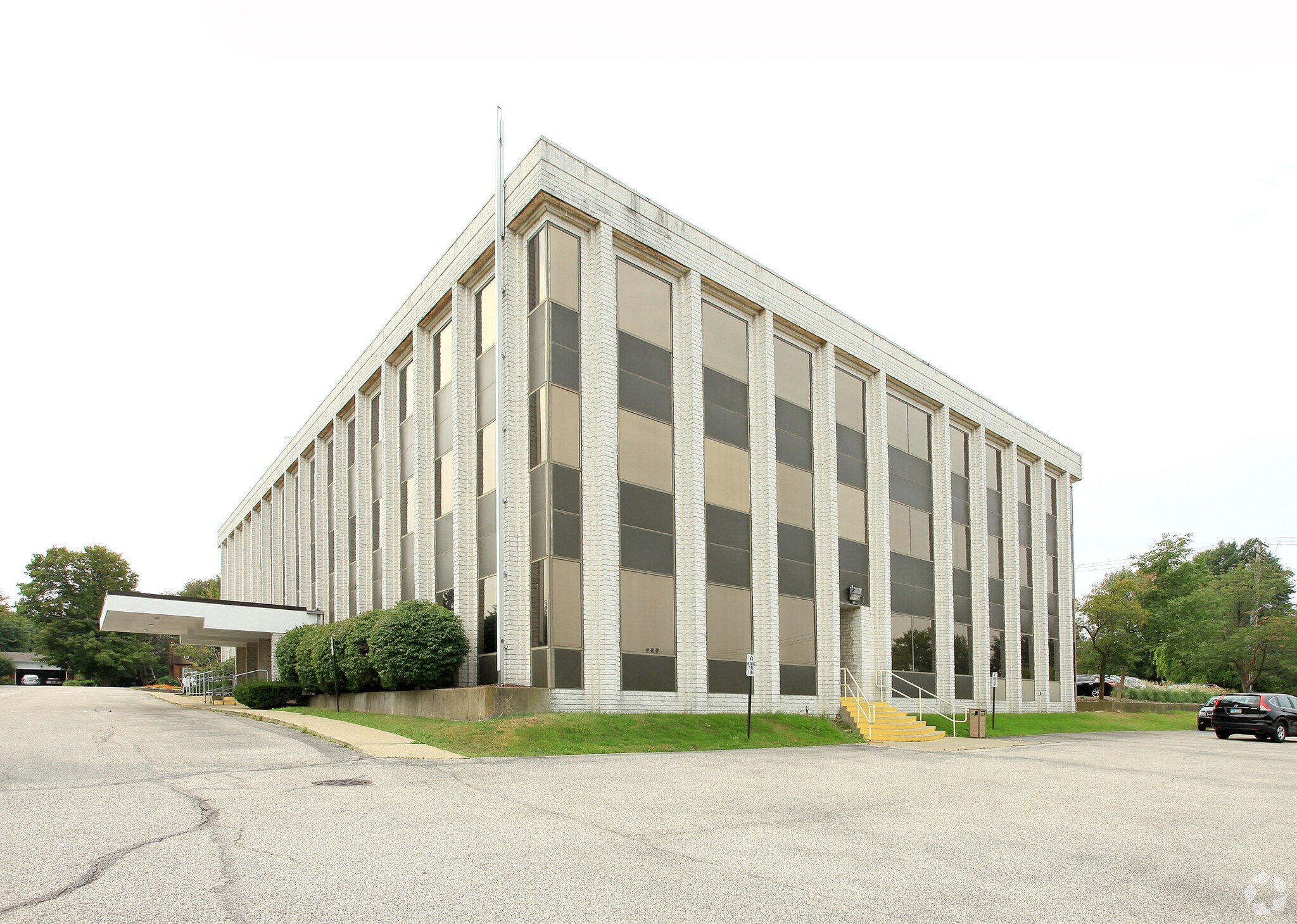 6151 Wilson Mills Rd, Highland Heights, OH for lease Building Photo- Image 1 of 4
