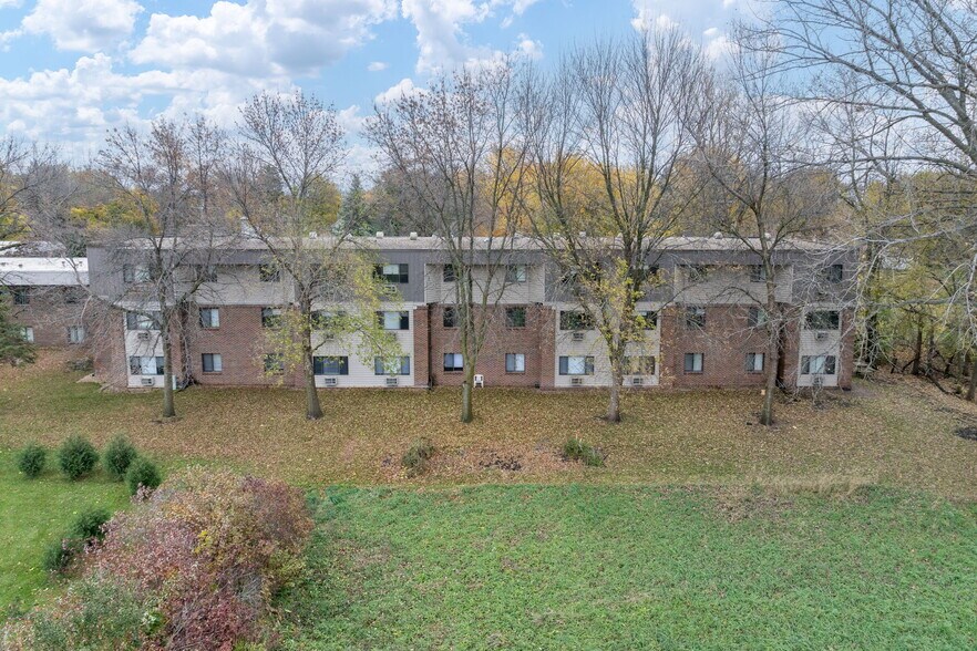 3200 Maple Ave, Slayton, MN à vendre - Photo du bâtiment - Image 2 de 36