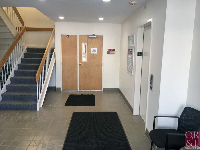 78 Eastern Blvd, Glastonbury, CT à louer - Photo du bâtiment - Image 3 de 7