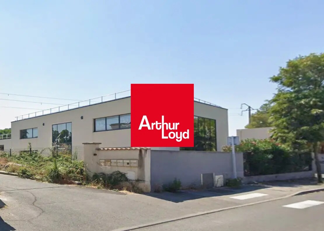 Office in Six-Fours-les-Plages for lease Primary Photo- Image 1 of 6