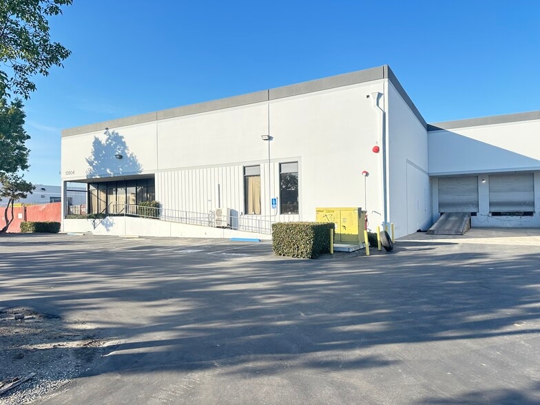 13904 Maryton Ave, Santa Fe Springs, CA à louer - Photo principale - Image 1 de 8