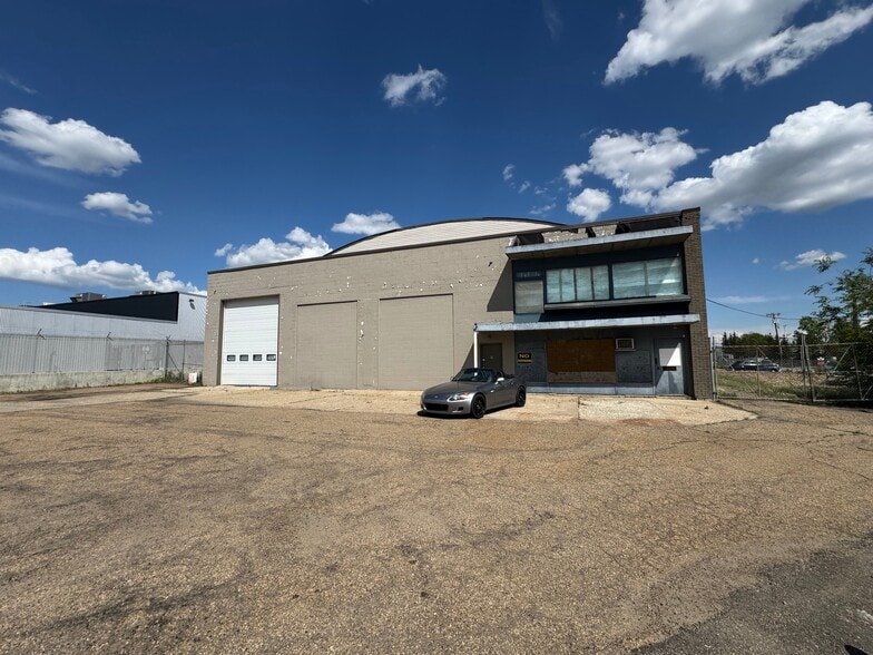 5613 103A St NW, Edmonton, AB for sale - Building Photo - Image 1 of 2