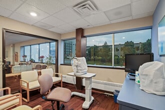 10625 W North Ave, Milwaukee, WI à louer Photo intérieure- Image 2 de 7