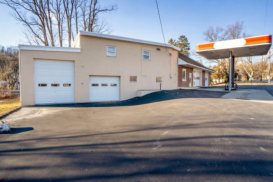 6712 Main St, Martins Creek, PA à vendre - Photo du bâtiment - Image 2 de 42