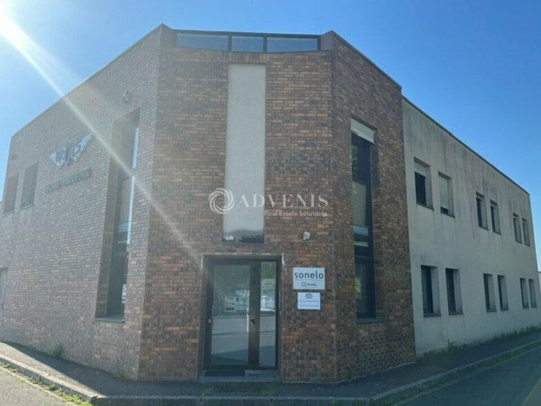 Office in Les Alluets-le-Roi for lease - Building Photo - Image 2 of 12