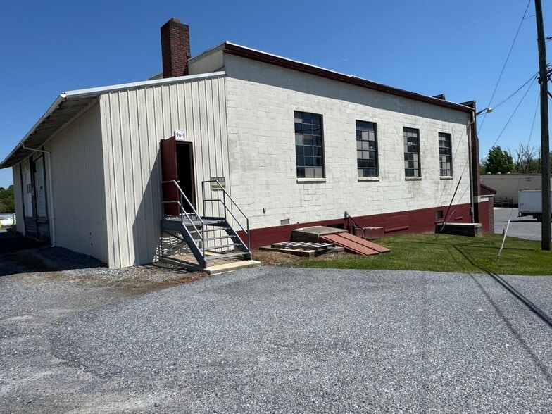 96 Main st, Reinholds, PA à louer - Photo du bâtiment - Image 3 de 12