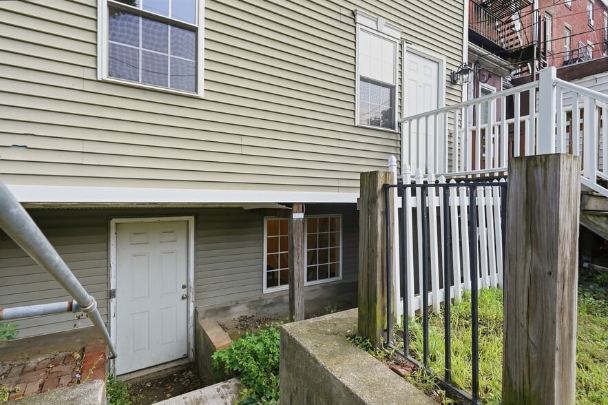 10 Eastman Ter, Poughkeepsie, NY à vendre - Photo du bâtiment - Image 2 de 39
