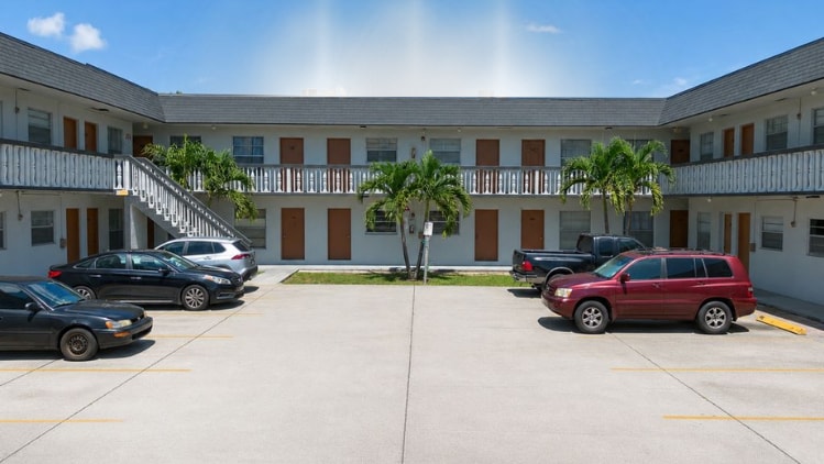 18101 NW 7th Ave, Miami, FL à vendre - Photo du bâtiment - Image 2 de 6