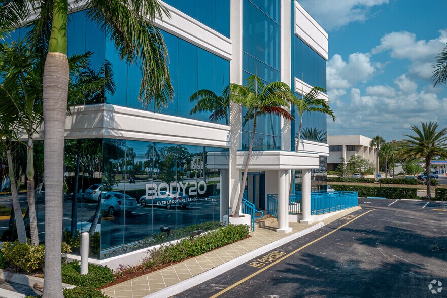 3785 N Federal Hwy, Boca Raton, FL à louer - Photo du bâtiment - Image 2 de 6
