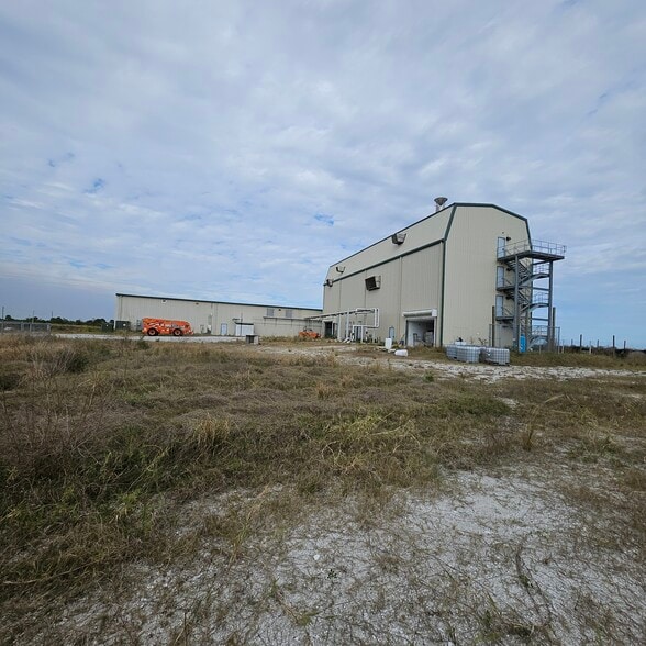 750 154th Ave Ave, Vero Beach, FL for sale - Building Photo - Image 2 of 18