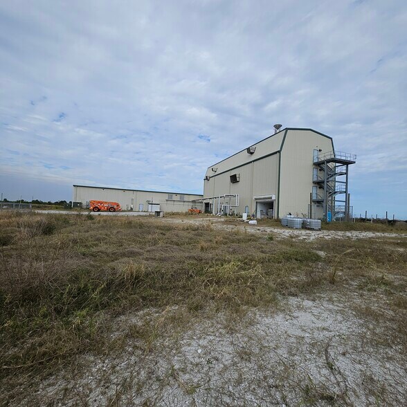 750 154th Ave Ave, Vero Beach, FL à vendre - Photo du bâtiment - Image 2 de 18