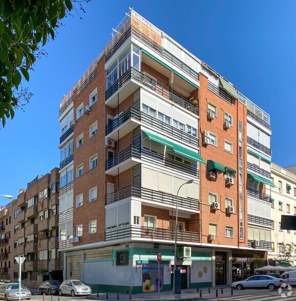Calle de Víctor Andrés Belaúnde, 22, Madrid, Madrid à louer - Photo du bâtiment - Image 1 de 2