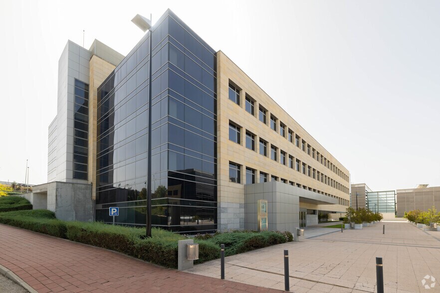 Calle José Echegaray, 6 B, Las Rozas de Madrid, Madrid à louer - Photo du bâtiment - Image 2 de 8