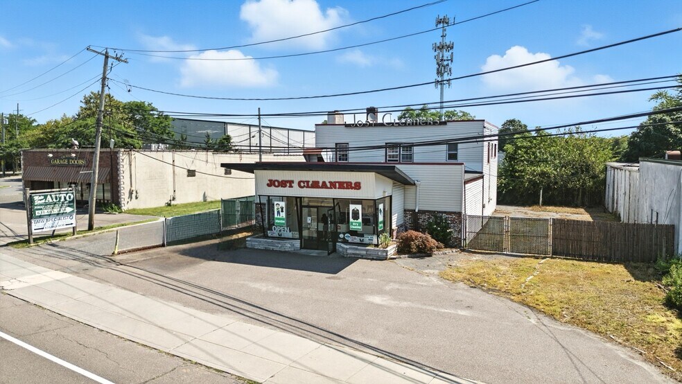 230 N Main St, Sayville, NY à vendre - Photo du bâtiment - Image 2 de 20