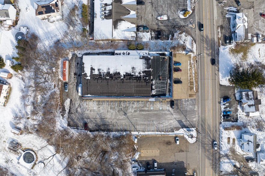 5920-5924 Steubenville Pike, McKees Rocks, PA à louer - Photo du bâtiment - Image 3 de 24