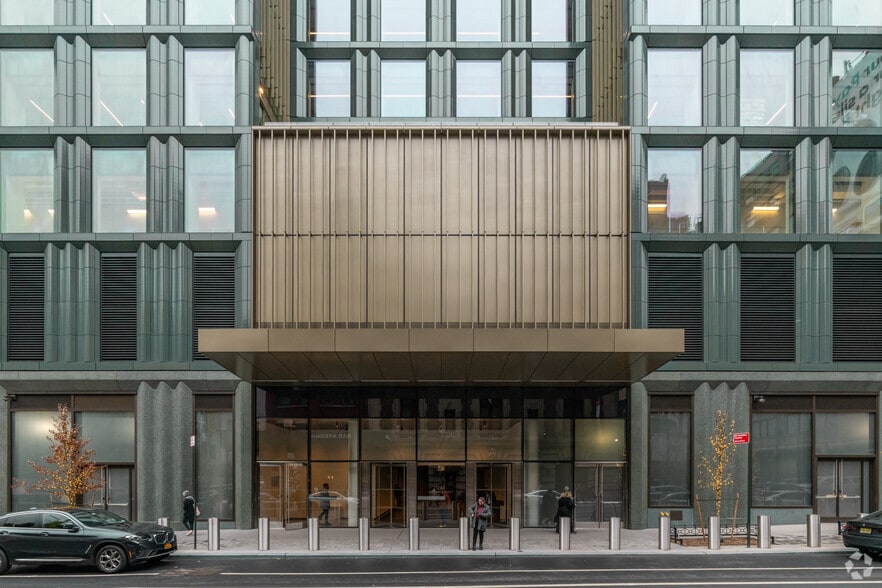 7 Hudson Sq, New York, NY for lease - Building Photo - Image 2 of 5