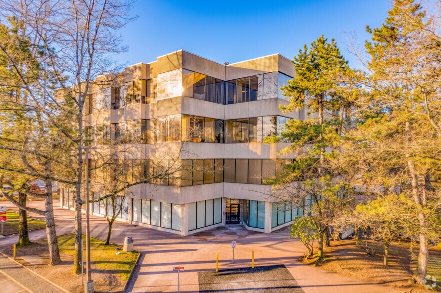 15225 104th Ave, Surrey, BC for lease - Building Photo - Image 3 of 4