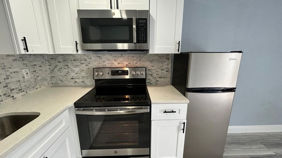 420 Auburn Dr, Daytona Beach, FL for sale - Building Photo - Image 2 of 5