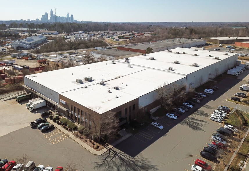 1301-1321 Upper Asbury Ave, Charlotte, NC for lease - Building Photo - Image 2 of 7