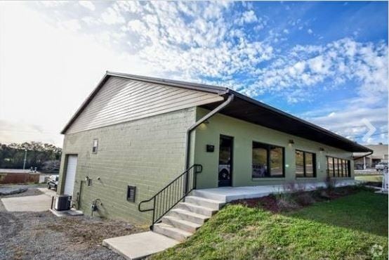 614 N Spring St, Clarksville, TN for lease Primary Photo- Image 1 of 14