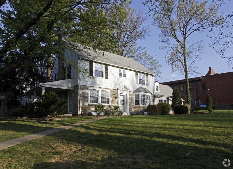 2 Hidden Ln, Abington, PA for sale - Primary Photo - Image 1 of 10