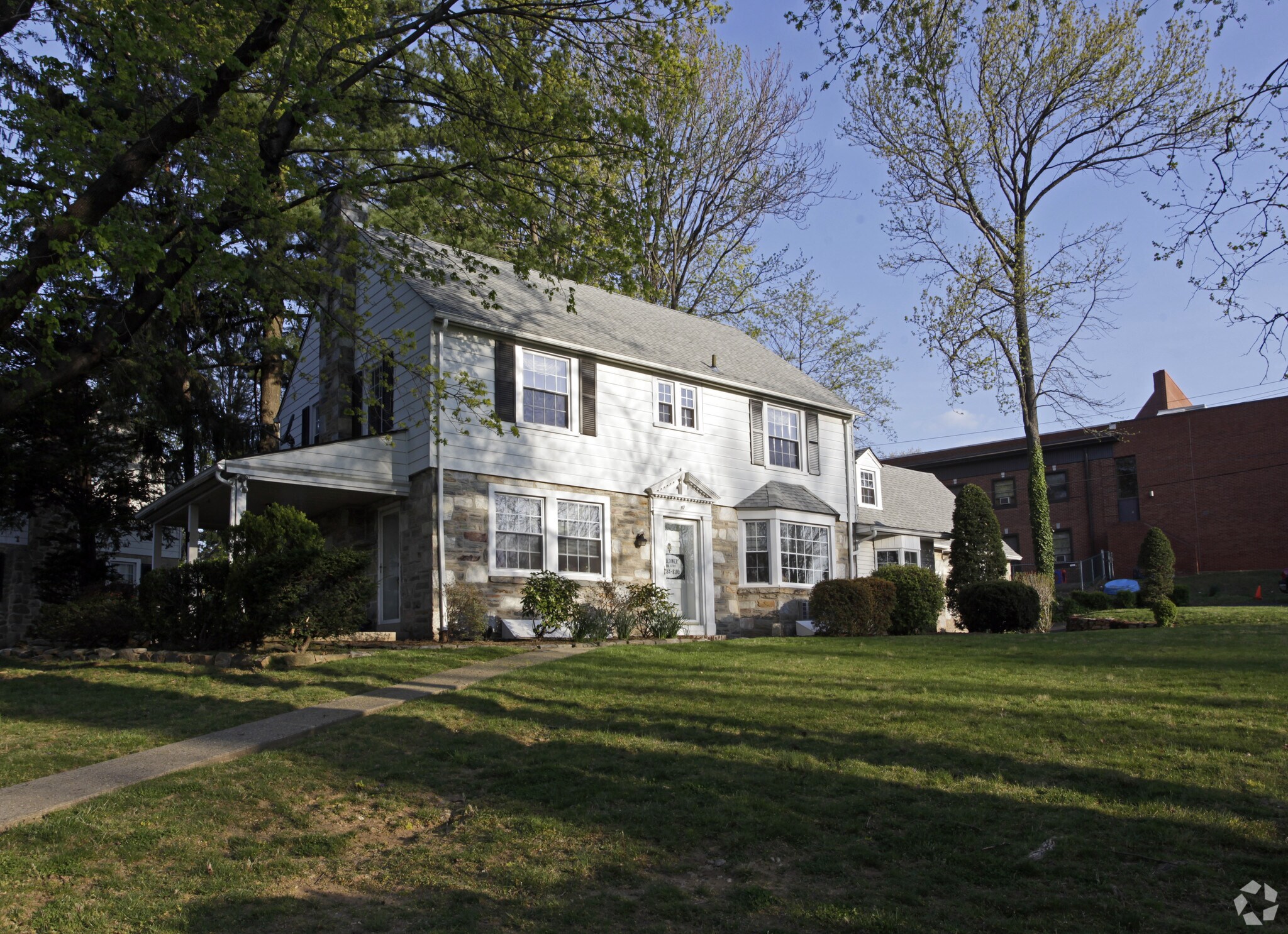 2 Hidden Ln, Abington, PA for sale Primary Photo- Image 1 of 11