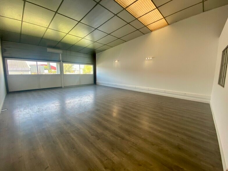 Office in Bordeaux for lease - Interior Photo - Image 1 of 4