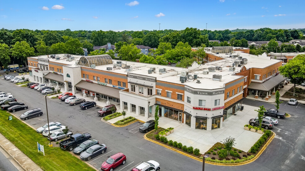 5820 E WT Harris Blvd, Charlotte, NC à louer - Photo du bâtiment - Image 3 de 17