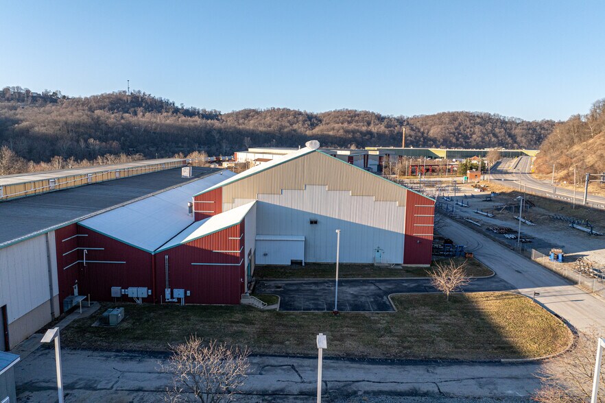 100 Riverview Dr, Monessen, PA à louer - Photo du bâtiment - Image 3 de 17