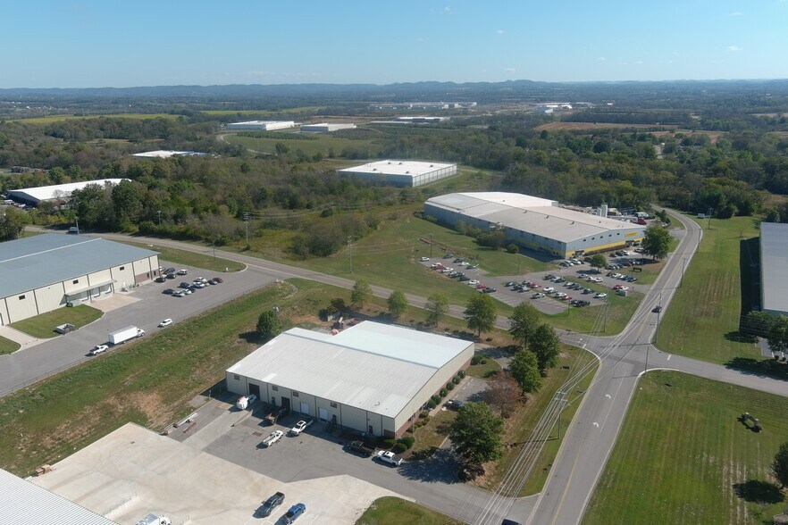 1365 Gateway Dr, Gallatin, TN à louer - Photo du bâtiment - Image 2 de 4