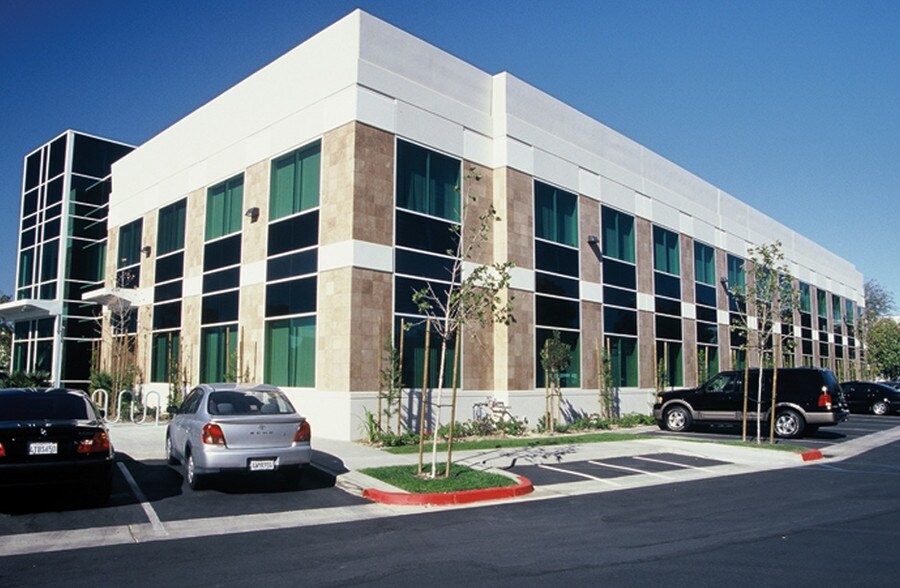 40810 County Center Dr, Temecula, CA à louer - Photo du bâtiment - Image 2 de 6