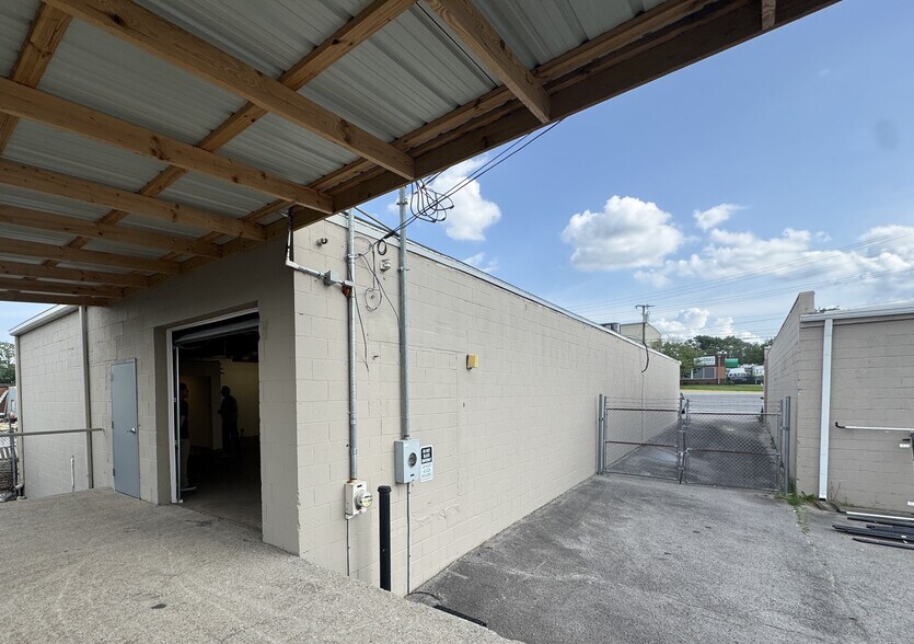 476 Woodycrest Ave, Nashville, TN à louer - Photo du bâtiment - Image 3 de 8