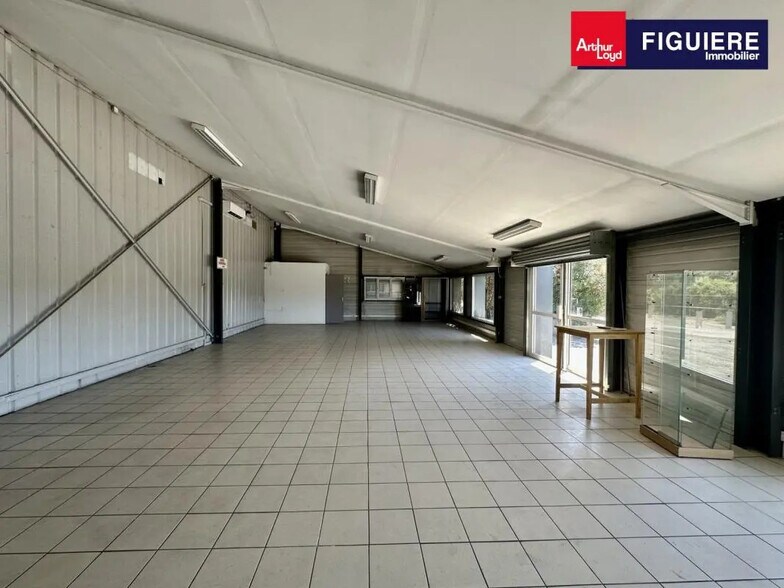 Office in Gardanne for lease - Interior Photo - Image 3 of 14