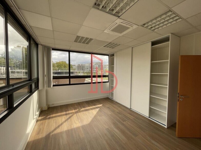 Avenue John Fitzgerald Kennedy, Mérignac for lease - Interior Photo - Image 2 of 5
