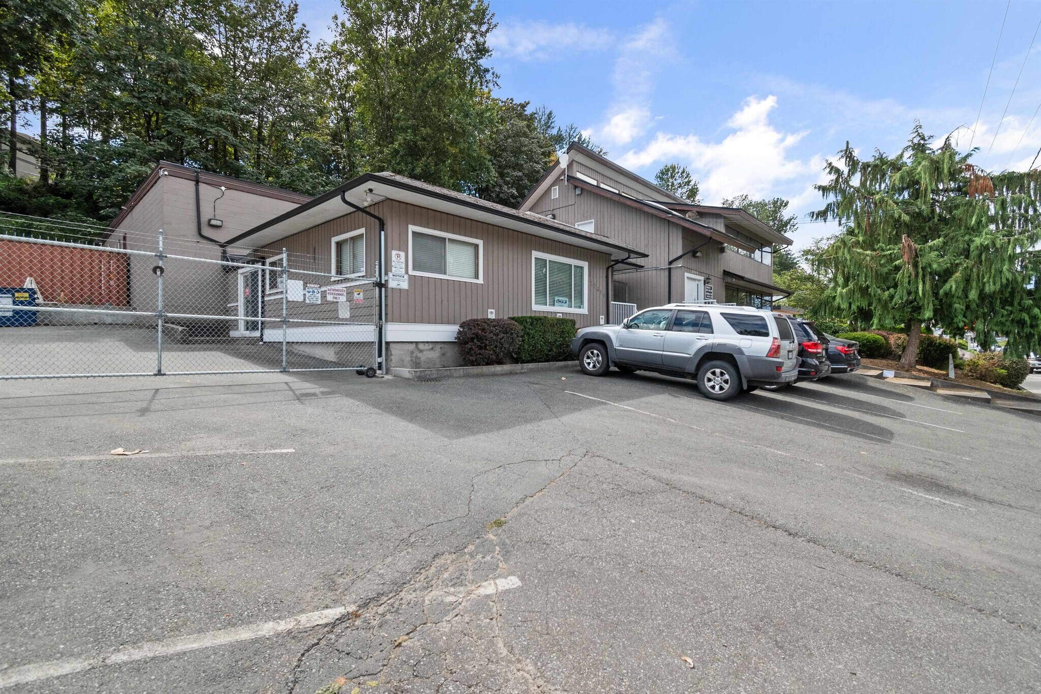 2253-2265B W Railway St, Abbotsford, BC for lease Primary Photo- Image 1 of 39