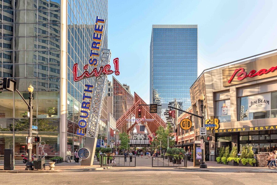 410-450 S 4th St, Louisville, KY à louer - Photo du bâtiment - Image 2 de 4