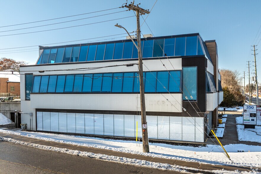 350 Oxford Rd W, London, ON à louer - Photo du bâtiment - Image 2 de 2