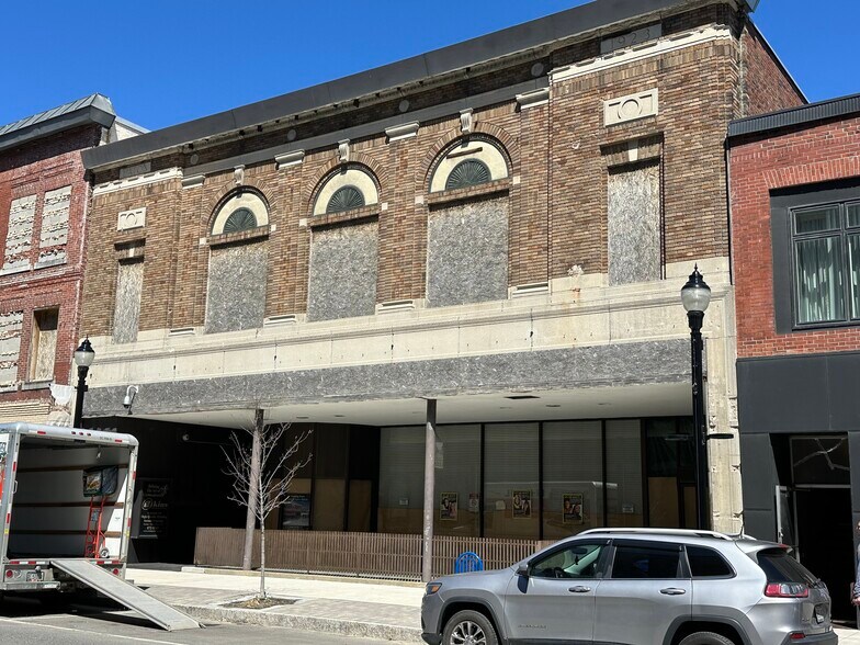 155-165 Main Street, Waterville portefeuille de 2 propriétés à vendre sur LoopNet.ca - Photo du bâtiment - Image 3 de 9