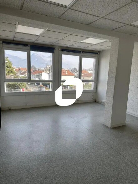 106 Rue De La Liberté, Seyssins à louer - Photo du bâtiment - Image 2 de 8