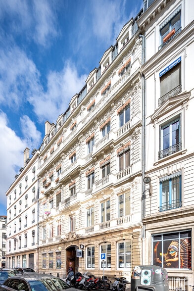 Office/Retail in Lyon for lease - Primary Photo - Image 1 of 4