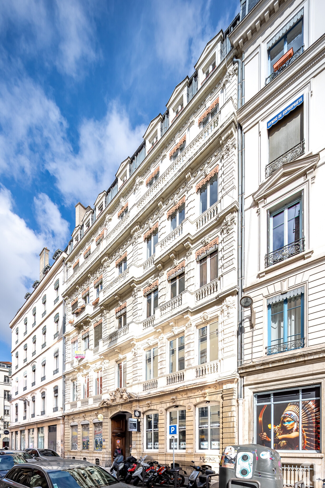 Office/Retail in Lyon for lease Primary Photo- Image 1 of 5