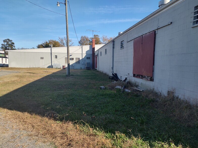 40 Main Street, Mathews, VA à vendre - Photo du bâtiment - Image 3 de 3