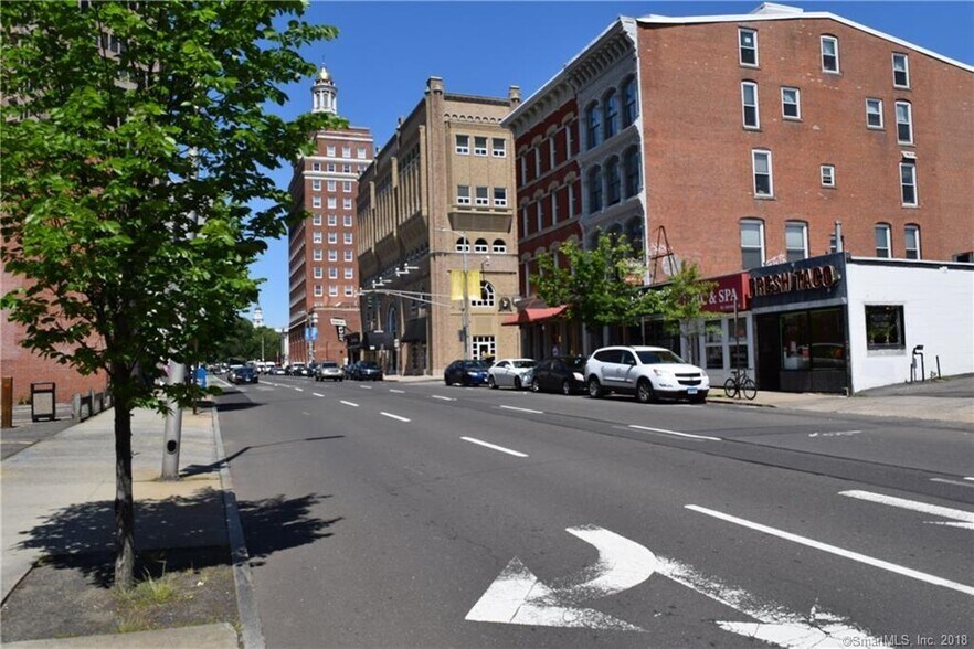 47 Elm St, New Haven, CT à louer - Photo du bâtiment - Image 3 de 3