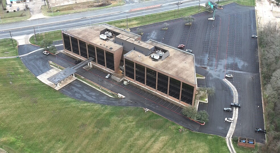 911 W Loop 281, Longview, TX à louer - Photo du bâtiment - Image 2 de 2