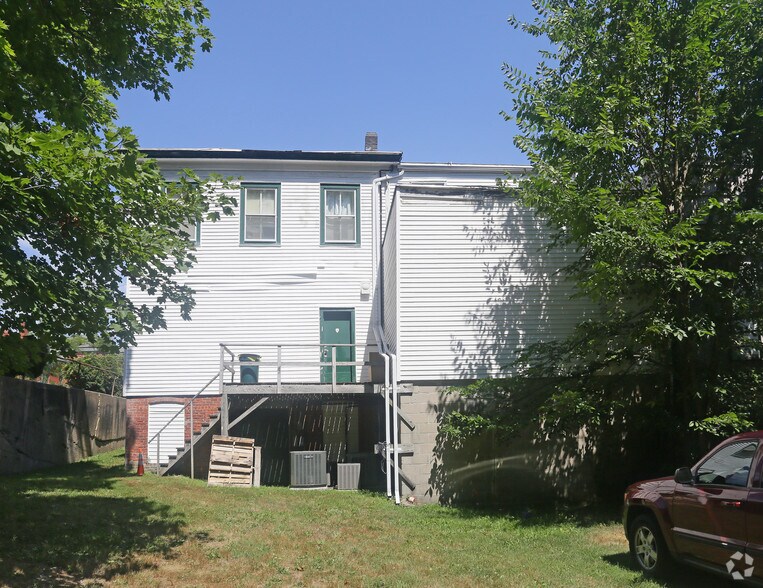 53740 Main Rd, Southold, NY à louer - Photo du bâtiment - Image 2 de 9