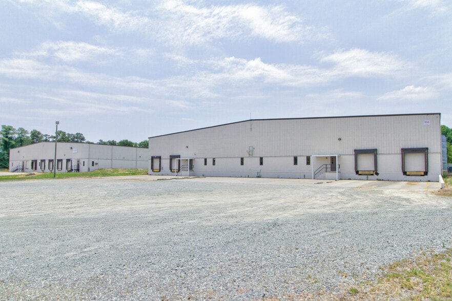 906 J R Industrial Blvd, Sanford, NC for lease - Building Photo - Image 2 of 3