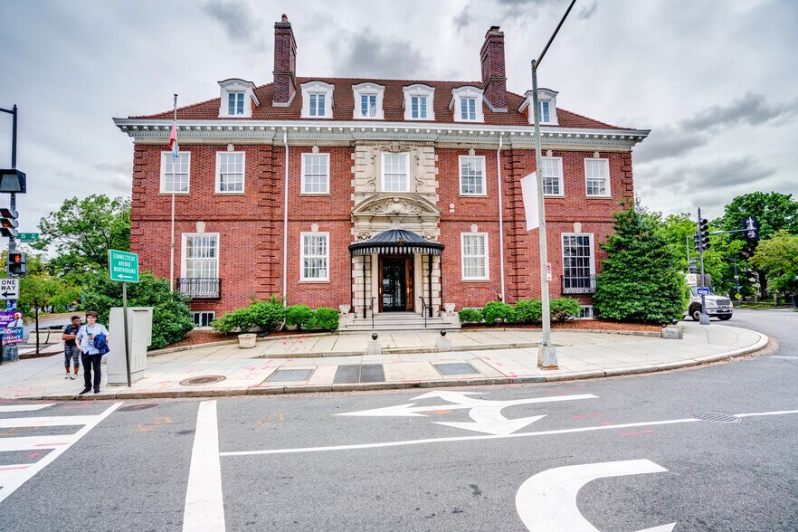 2040 S St NW, Washington, DC à vendre - Photo du bâtiment - Image 2 de 63