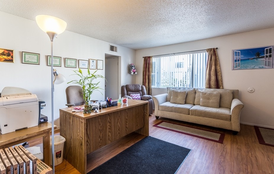 5808-5900 Bromley Ave, Las Vegas, NV for sale - Interior Photo - Image 3 of 5