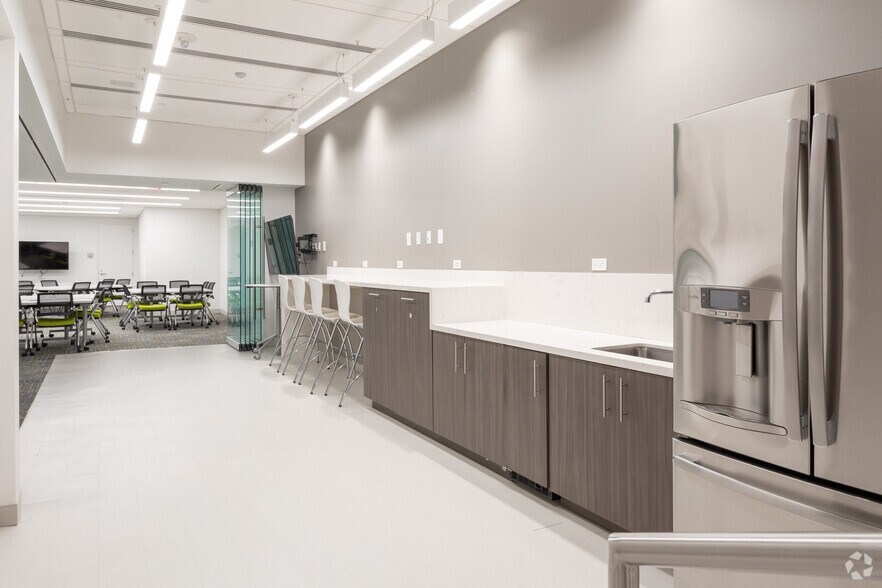 1515 N Courthouse Rd, Arlington, VA à louer - Photo intérieure - Image 2 de 5