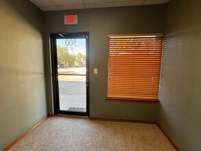 1510 Santa Fe Dr, Weatherford, TX for lease Lobby- Image 2 of 16
